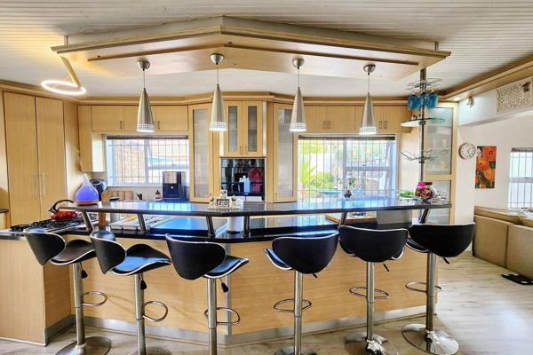 This fully enclosed, secure and neat property is situated in Azalea Park and offers:
Living area with indoor braai
Modern kitchen with ...