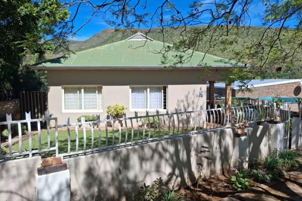 The ideal lock-up and go home with lovely mountain views in a quiet area of town. This ...