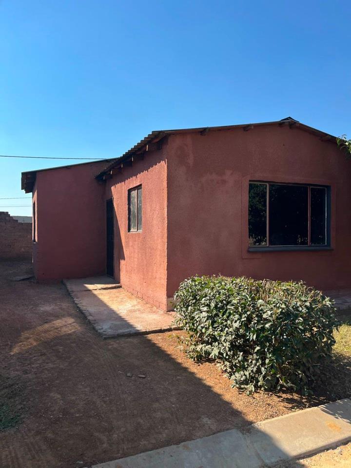 House for sale in Orange Farm - P24-117744852