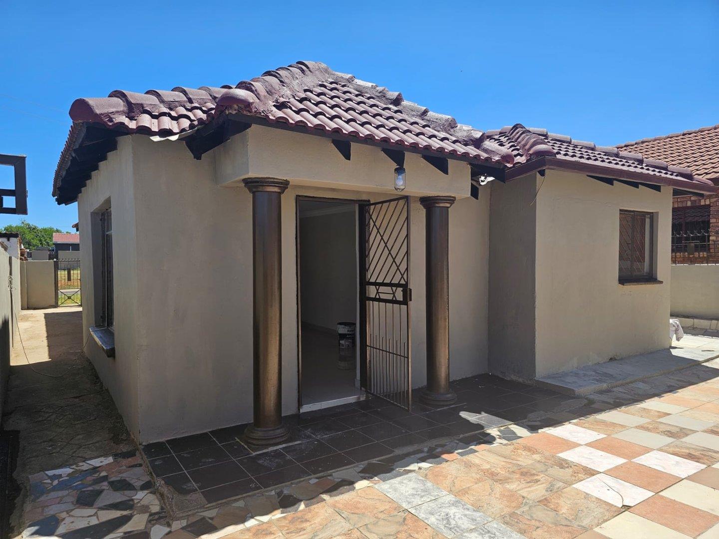 3 Bedroom House for Sale in Lotus Gardens
