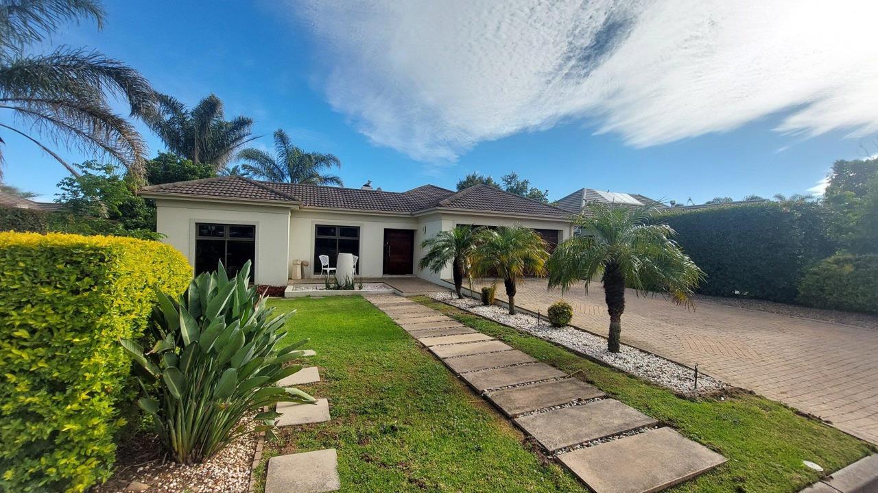 4 Bedroom House for sale in Kleinbron Estate - P24-117731679