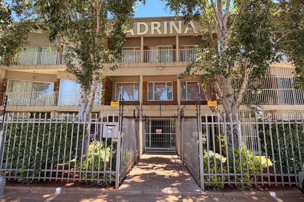 This is a wonderful opportunity to rent a comfortable 3-bedroom apartment in a popular, well-established complex situated in a ...