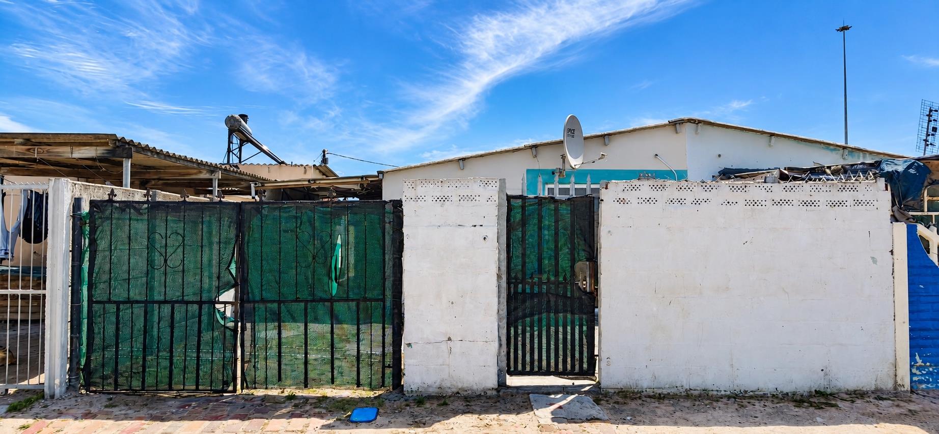 2 Bedroom House for sale in New Macassar Village - P24-117751072