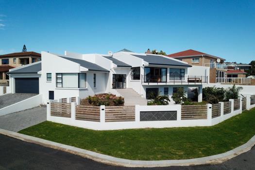 5 Bedroom House for sale in Wavecrest