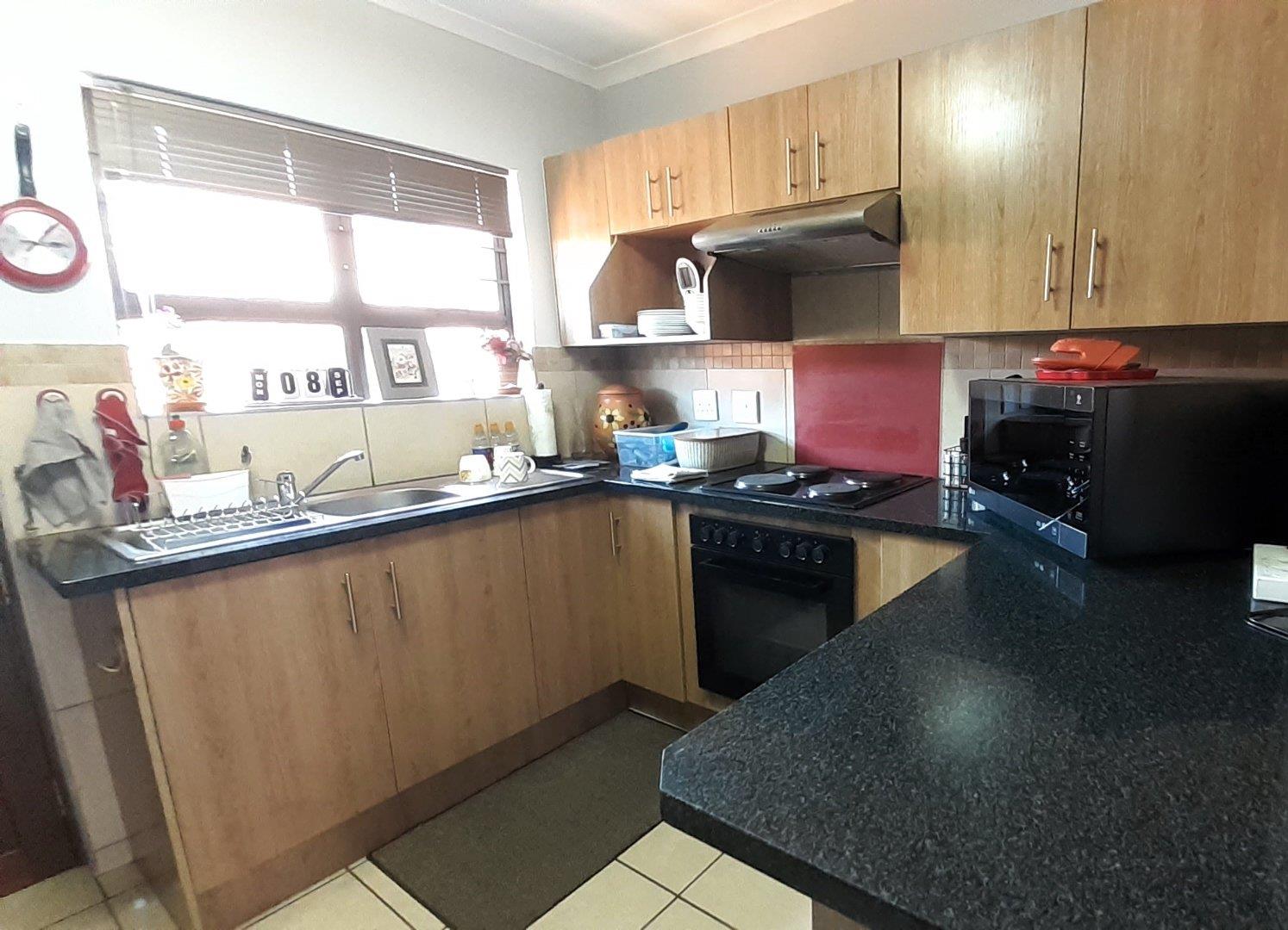 2 Bedroom House to rent in Featherbrooke Hills Retirement Village - P24 ...