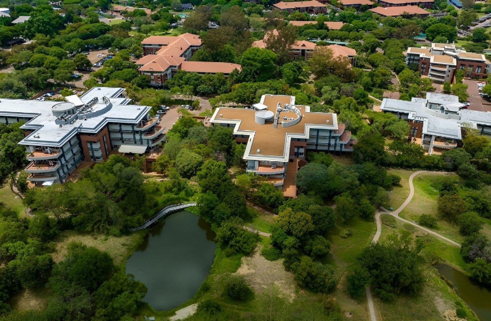Commercial property to rent in Woodmead - P24-117751928