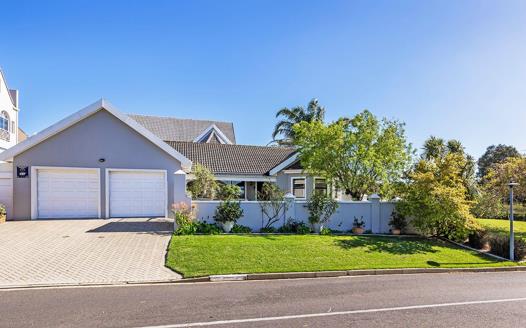2 Bedroom House for sale in Rosendal