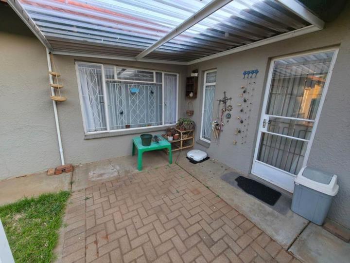 Listing number: P24-117752935, Image number: 2