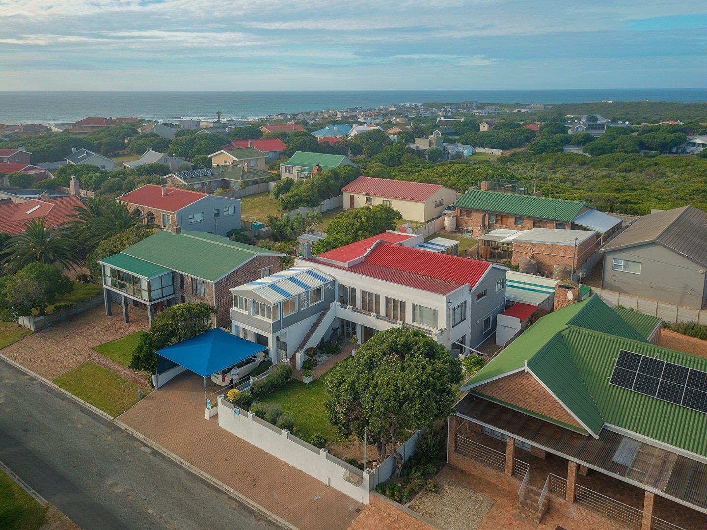 7 Bedroom House for sale in Kleinbaai - P24-117754347