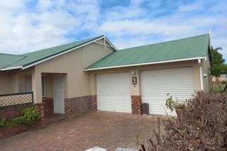 2 Bedroom Townhouse for Sale in Lorraine