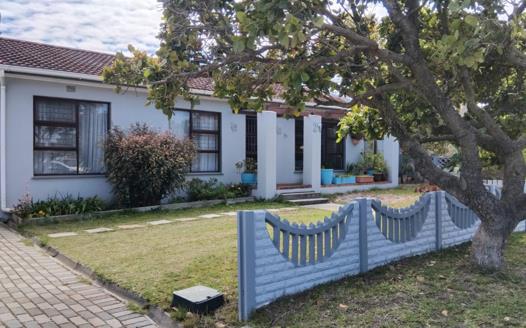3 Bedroom House for sale in Bothasig