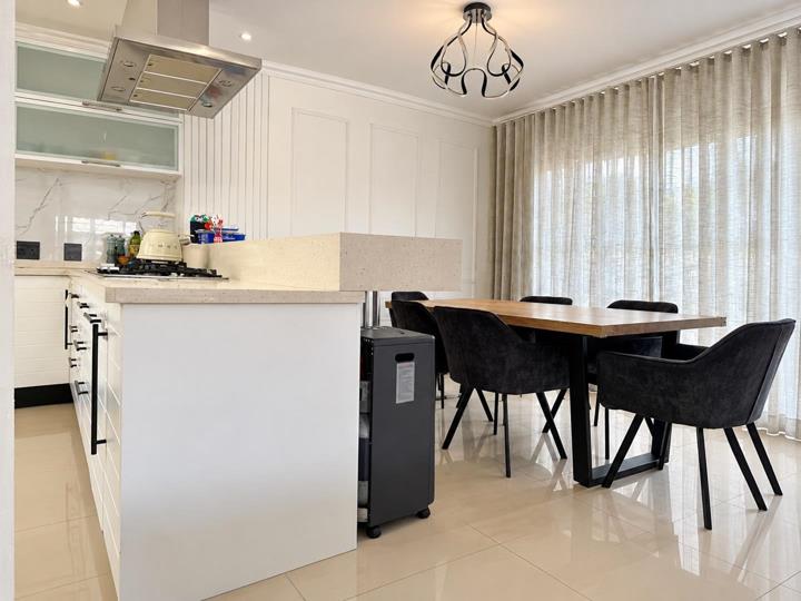 Listing number: P24-117757458, Image number: 3, dining room