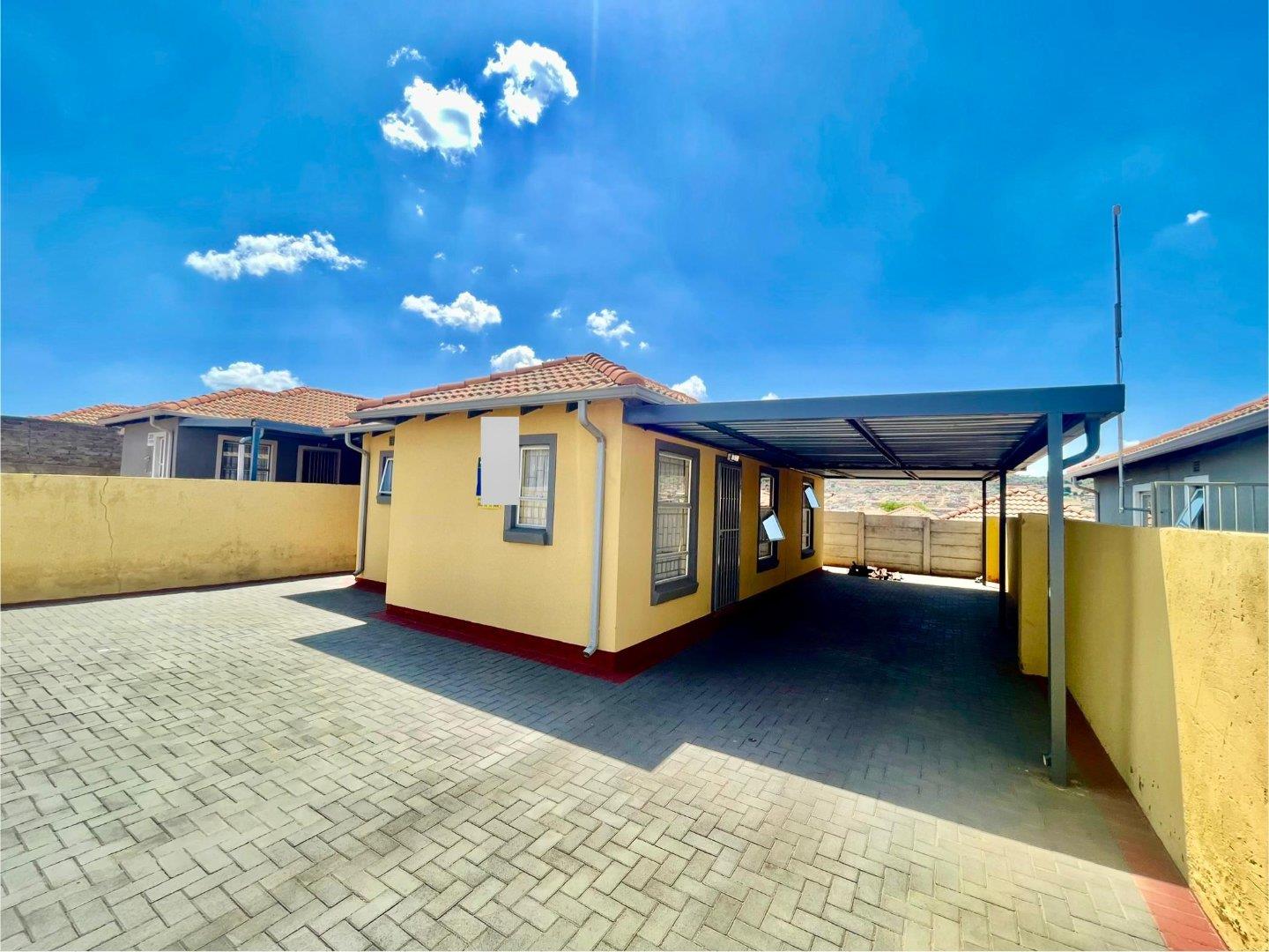 3 Bedroom House for sale in Lotus Gardens - P24-117758214