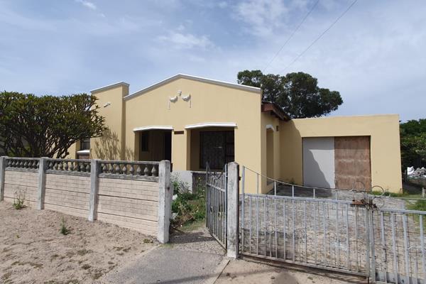 Tucked away in a peaceful part of Bishop Lavis, this well-maintained 3-bedroom home offers comfortable living, ideal for a family ...