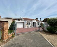House for sale in Oakglen