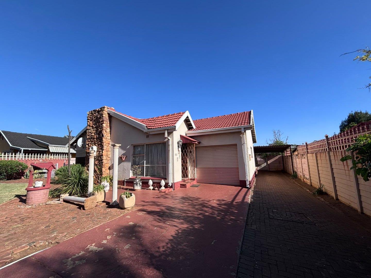 3 Bedroom House for sale in Silverton - P24-117760953