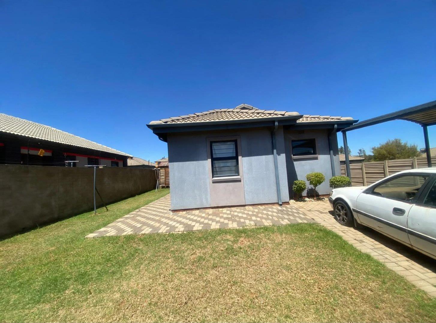 3 Bedroom House for sale in Lotus Gardens - P24-117761203