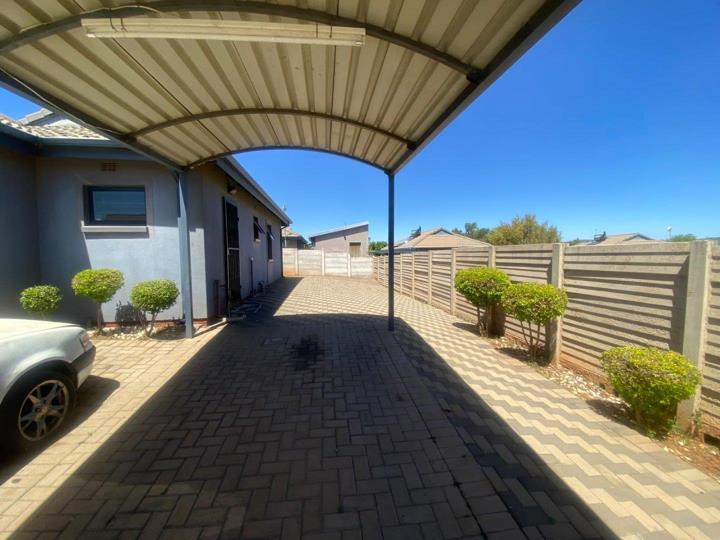 3 Bedroom House for sale in Lotus Gardens - P24-117761203