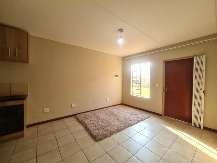 2 Bedroom Apartment / flat for sale in Lotus Gardens - P24-117761402