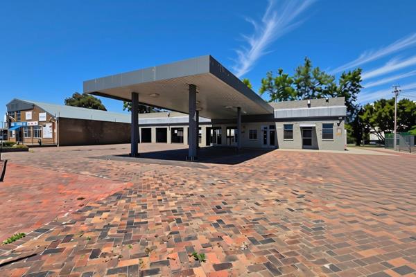 Secure a conveniently located yard space in Claremont, Cape Town, offering approximately ...