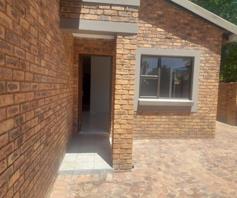 House for sale in Dersley