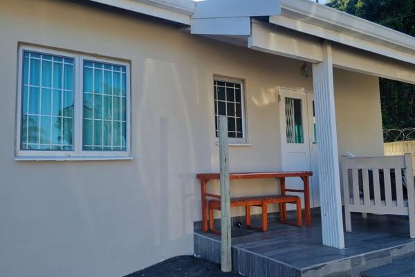 Unfurnished, Modern, Secure 2 Bedroom, 2 Bathroom (mes) Apartment on Residential Property
Suit Professional Tenant/s 

Open Plan ...