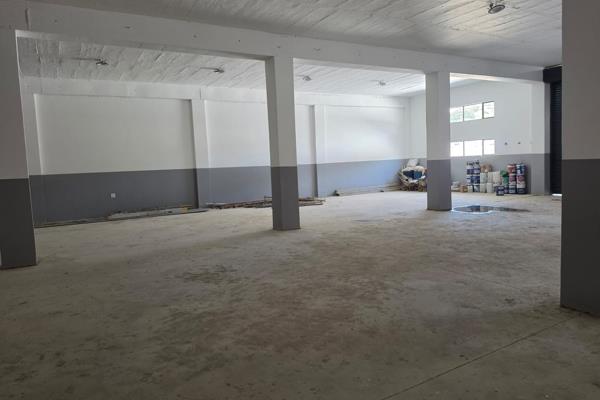 This recently built, neat 430m2 warehouse in Queensmead Industrial suits distributors, storage operators and businesses requiring ...