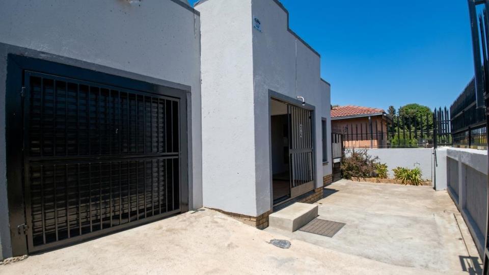 Listing number: P24-117769317, Image number: 2