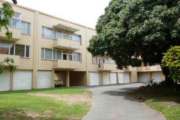 Walk to Checkers or Knowles Spar, This Spacious flat needs an urgent face-lift. ...