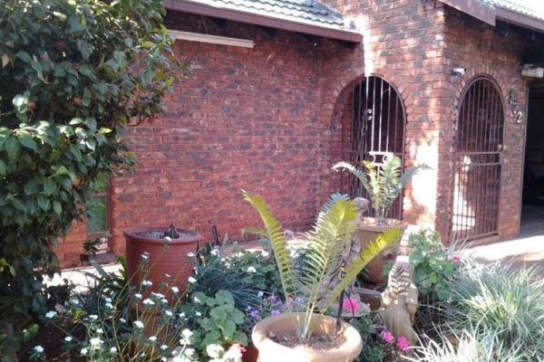 PRETORIA NORTH
HESTEA PARK
HOUSE FOR SALE
A rustic, comfortable family home, attractive garden with irrigation and swimming pool ...