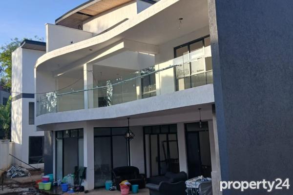 6 Bedroom House for Sale in Lavington