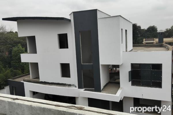 6 Bedroom House for Sale in Lavington