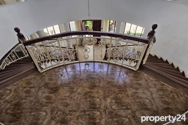 7 Bedroom House for Sale in Karen