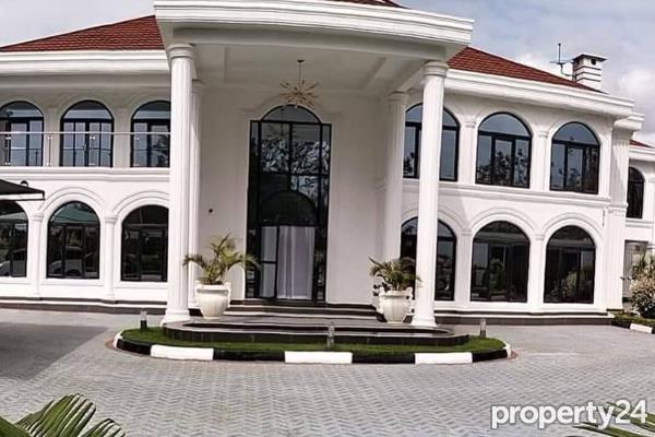 7 Bedroom House for Sale in Karen