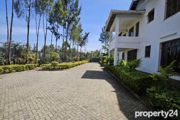 7 Bedroom House for Sale in Karen