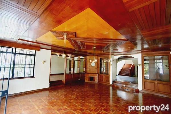 6 Bedroom House for Sale in Nyari