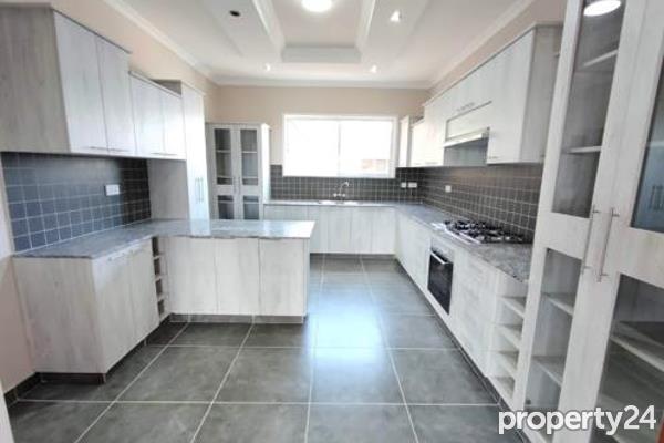 3 Bedroom Apartment / Flat to Rent in Riverside