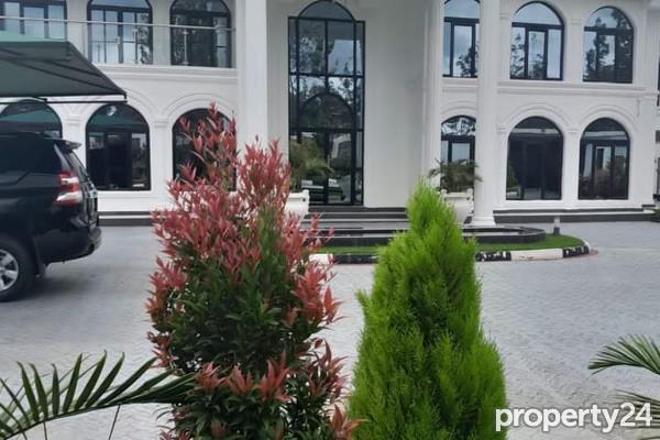 7 Bedroom House for Sale in Karen